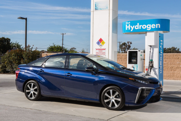 2016_Toyota_Fuel_Cell_Vehicle_014 copy