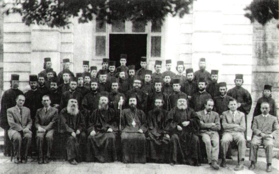 Ο σχολάρχης Ναθαναήλ μετά των καθηγητών και ιεροσπουδαστών (1958) 