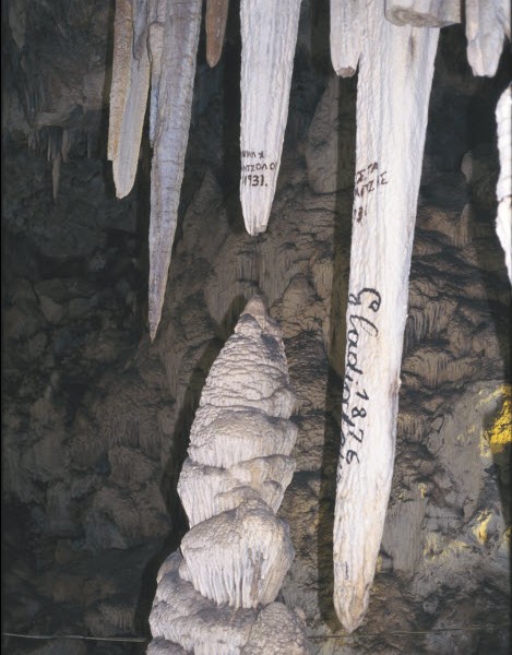 Το σπήλαιο της Αντιπάρου – Ένας σταλαγμίτης 45 εκατομμυρίων ετών