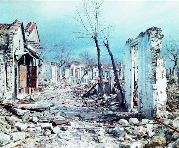 Σμύρνη: Η καταστροφή μιας κοσμοπολίτικης πόλης 1900-1922