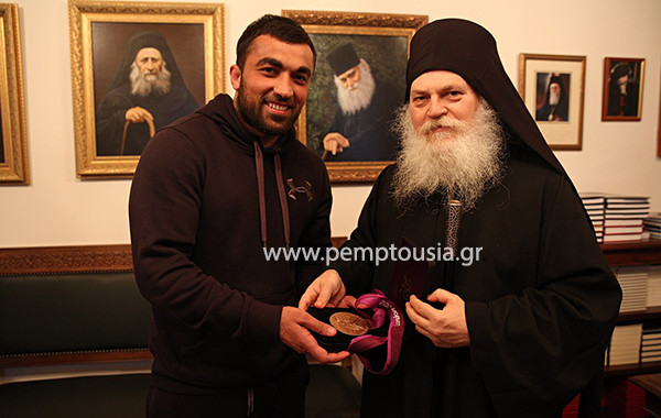 Ο ολυμπιονίκης Ηλίας Ηλιάδης αφιερώνει το μετάλλιό του στην Παναγία Παραμυθία