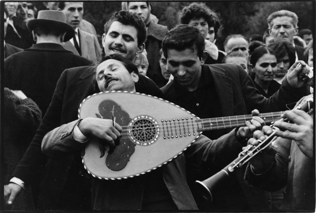Μουσικοί, δεκαετία 1960,©  Κωνσταντίνος Μάνος,  Magnum, Aurion