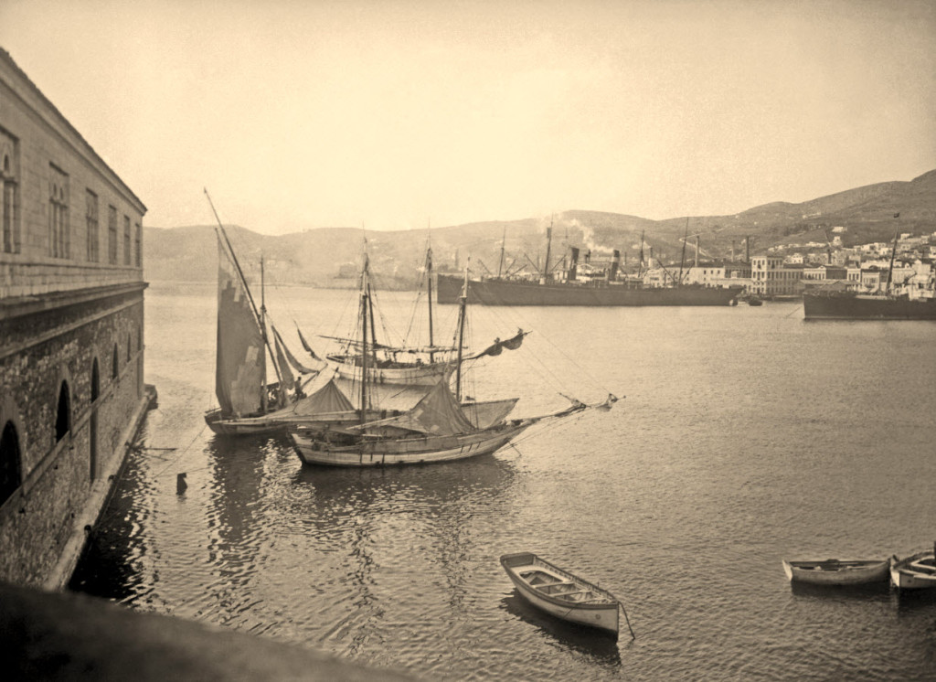 Μαίρη Παρασκευά, Το λιμάνι της Σύρου, περ.1905, Copyright Φωτογραφικό Αρχείο Μ. Μπενάκη