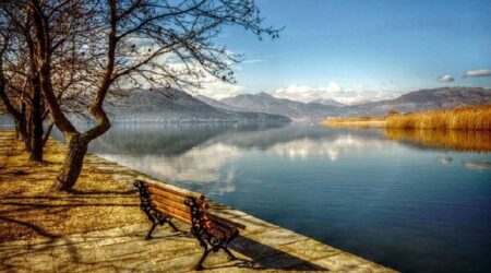 Η ομορφιά των εποχών στη λίμνη της Καστοριάς