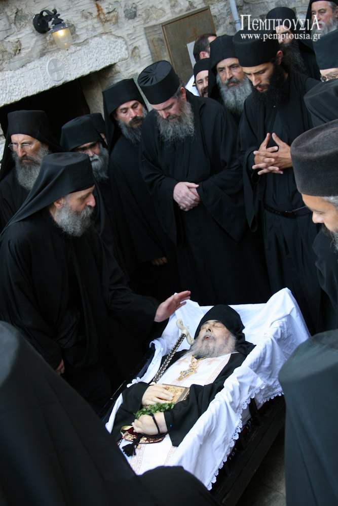 Η κηδεία του Προηγούμενου της μονής Γρηγορίου, π. Γεωργίου Καψάνη