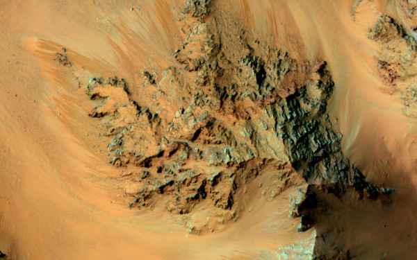 MRO-HIRISE-Mars-Hale-Crater-Slope-Seeping-Water-PIA19359-full copy