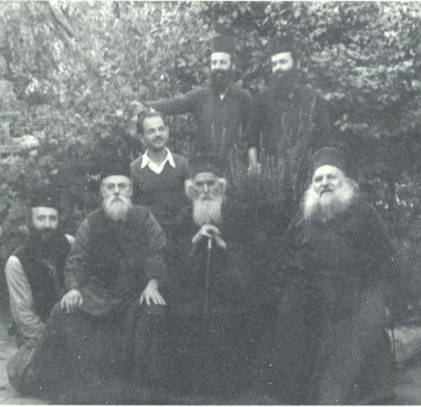 Ο Γέροντα Αβέρκιος (με το μπαστούνι) και η συνοδεία του: Διάκονος Διόνυσιος, μοναχός Χαράλαμπος,διάκονος Νικηφόρος (επάνω αριστερά)και μοναχός Κοσμάς