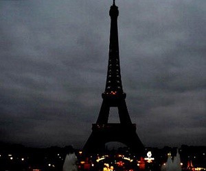 Παρίσι, η «σκοτεινή» πόλη του… φωτός την επόμενη μέρα