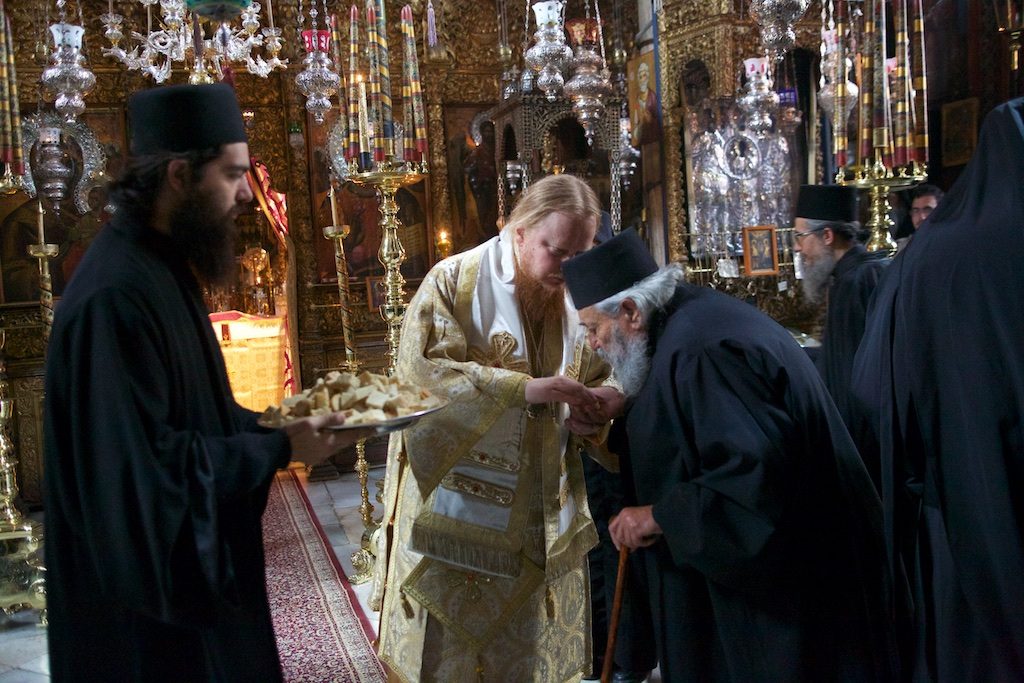 «Πάρε και εσύ ένα Λαζαράκι»: Στιγμές από το Σάββατο του Λαζάρου στην Ιερά Μονή Δοχειαρίου