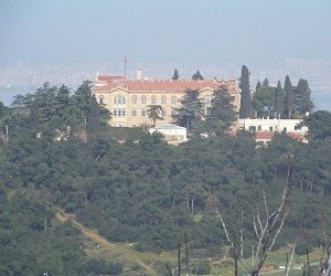 Ομιλία στην Κύπρο για τη Θεολογική Σχολή της Χάλκης