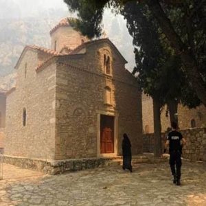 «Πυρίμαχα» μοναστήρια και προσκυνήματα!