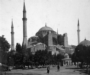 Κωνσταντινούπολη, Μνήμη αιώνια: Από τη γενοκτόνο Ρώμη στην πρωτεύουσα του ανθρωπισμού