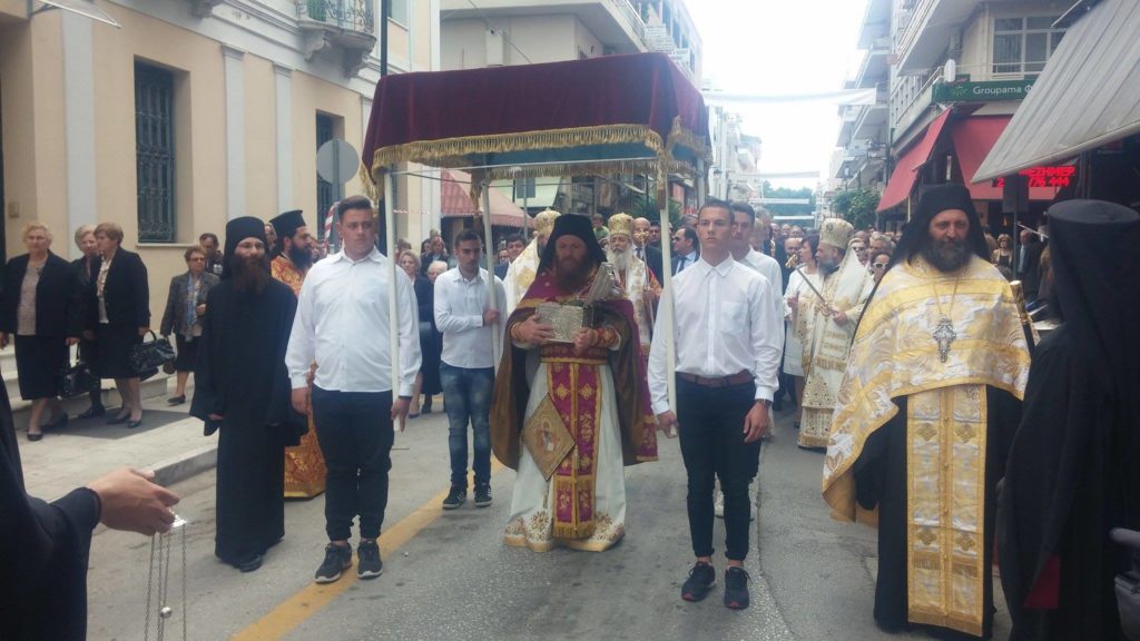 Ένας μεγάλος Άγιος ευλογεί την Πρωτομαγιά σε Καρδίτσα και Άγραφα