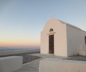 Παναγία η Παντοχαρά, το εκκλησάκι του Ελύτη στη Σίκινο