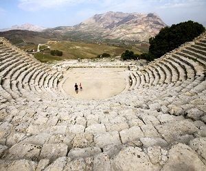 Αρχαίο ελληνικό θέατρο και χριστιανική λειτουργία