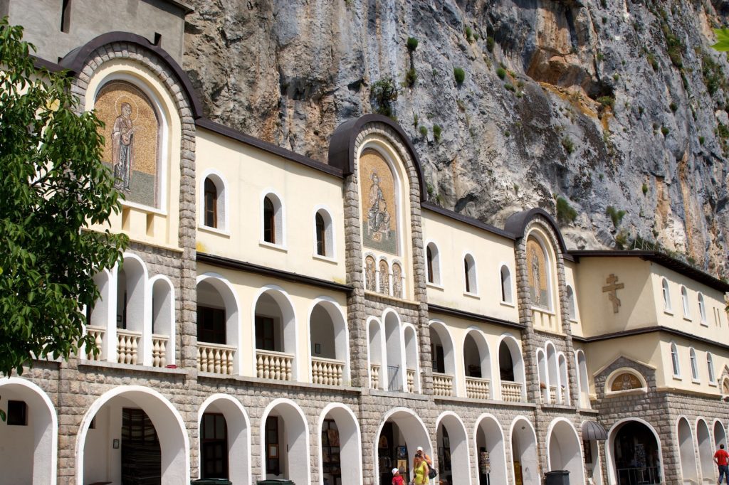 Του Κόσμου τα γυρίσματα – «Ο Άγιος Βασίλειος του Όστρογκ Μαυροβουνίου»