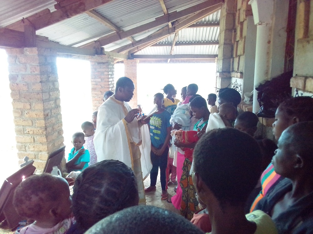 Βαπτίσεις στην Β΄ Μητροπολιτική Περιφέρεια της Ιεράς Μητροπόλεως Κινσάσα
