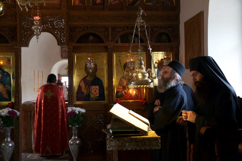 Άγιον Όρος: Πανηγυρική Θεία Λειτουργία στον Άγιο Γεώργιο τον Φανερωμένο, στην Άνω Καψάλα