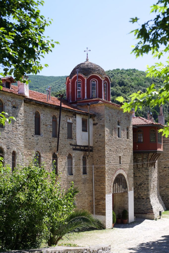Άγιον Όρος: Ιερά Μονή Κωνσταμονίτου, φθάνοντας στο Μοναστήρι