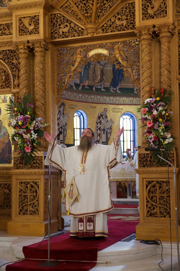 Του Κόσμου τα γυρίσματα: Ιερά Μονή Αγίας Τριάδος Αίγινα, Αρχιερατική Θεία Λειτουργία στην εορτή του Αγίου