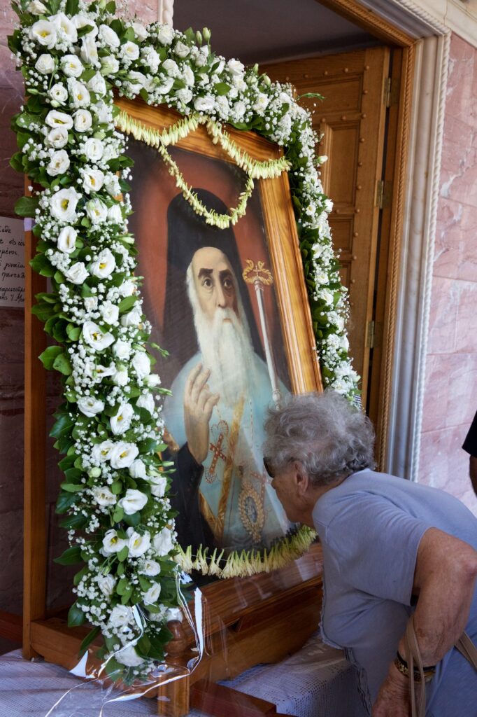 Του Κόσμου τα γυρίσματα: Ιερά Μονή Αγίας Τριάδος Αίγινα, Αρχιερατική Θεία Λειτουργία στην εορτή του Αγίου