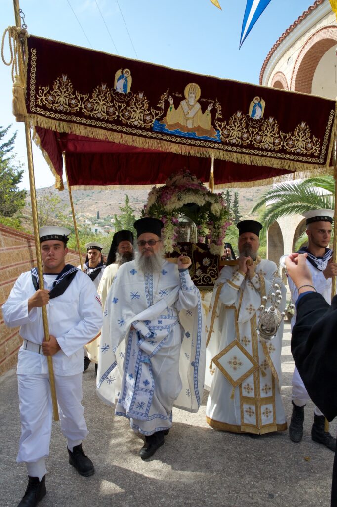 Του Κόσμου τα γυρίσματα: Στη λιτάνευση των ιερών Λειψάνων του Αγίου Νεκταρίου
