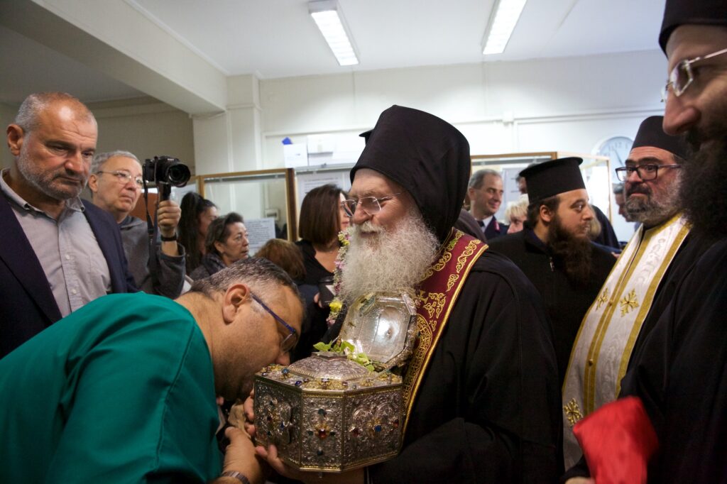 Η τιμία καρά του αγίου Ιωάννου του Χρυσοστόμου στο Θεαγένειο Νοσοκομείο προς ενίσχυση των ασθενούντων