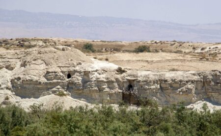 Το σπήλαιο που ασκήθηκε η Αγία Μαρία η Αιγυπτία
