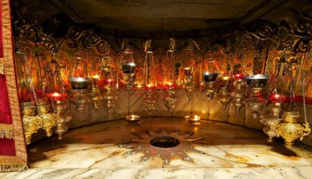 Καθημερινές προβολές στην Πεμπτουσία: «Στο Σπήλαιο της Γεννήσεως στη  Βηθλεέμ» | Πεμπτουσία
