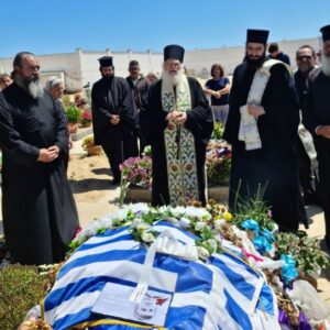 Ο Γέροντας Εφραίμ Βατοπαιδινός τέλεσε τρισάγιο στον τάφο του Κυπριανού Παπαϊωάννου