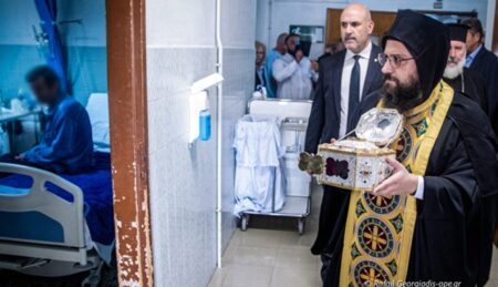 Η Τιμία Κάρα του Ιερού Χρυσοστόμου στο νοσοκομείο «ΠΑΜΜΑΚΑΡΙΣΤΟΣ»
