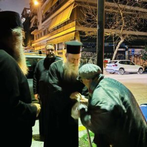 Ιερά Αρχιεπισκοπή Αθηνών: Συνεχίζονται οι επισκέψεις σε αστέγους στο Κέντρο της Αθήνας